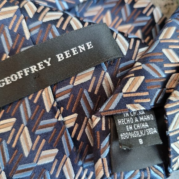 3/$20 - Geoffrey Beene 100% silk tie - Picture 3 of 3